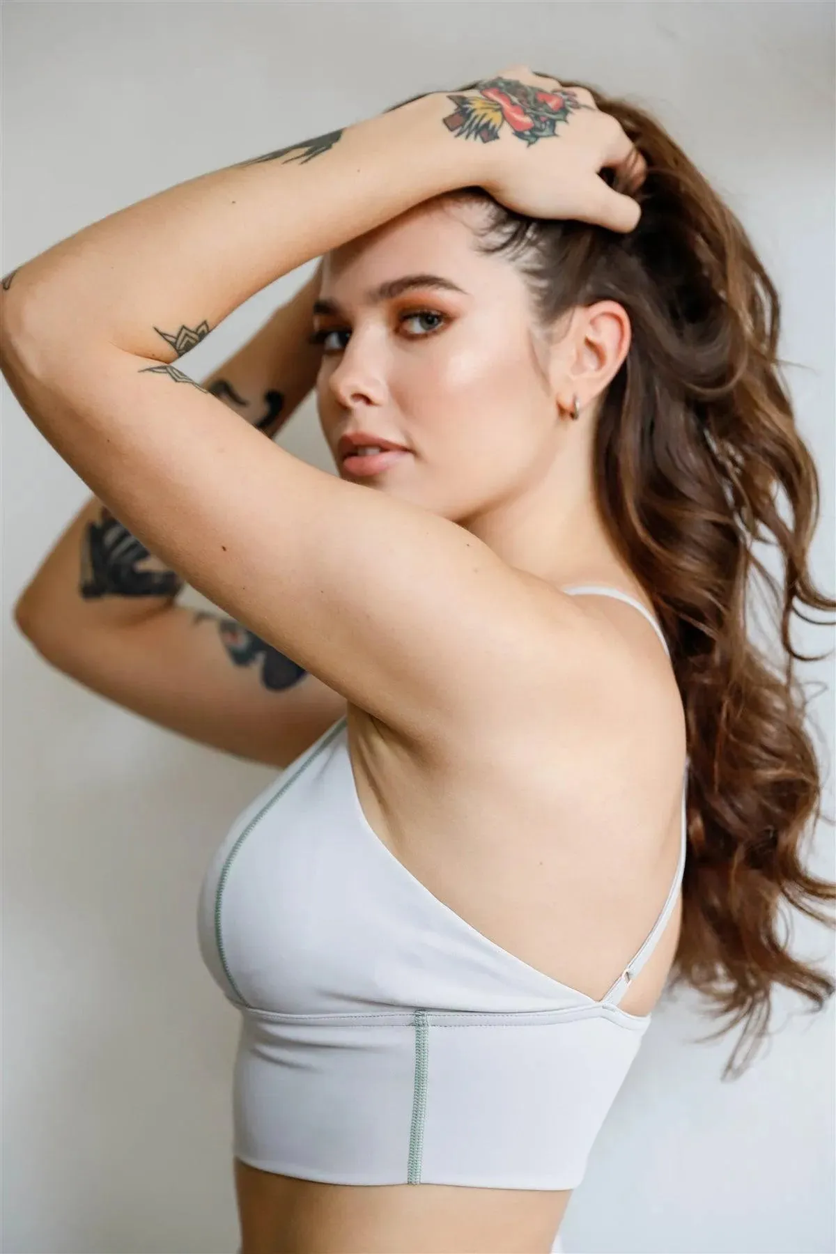 Grey Contrast Stitch Crisscross Back Straps Sports Bra Sleeveless Crop Top /1-2-1